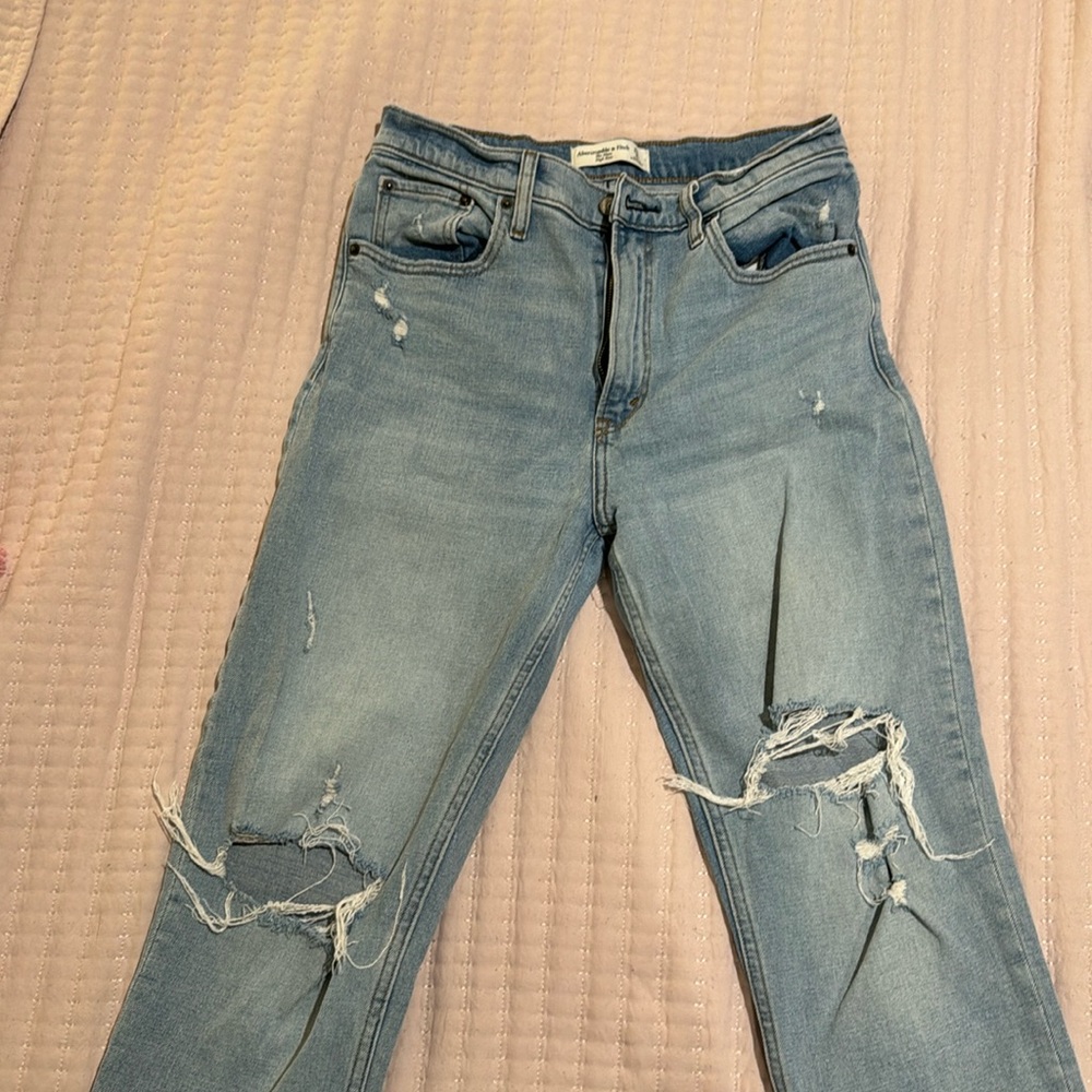 Abercrombie “MOM HIGH RISE” jeans in 4S